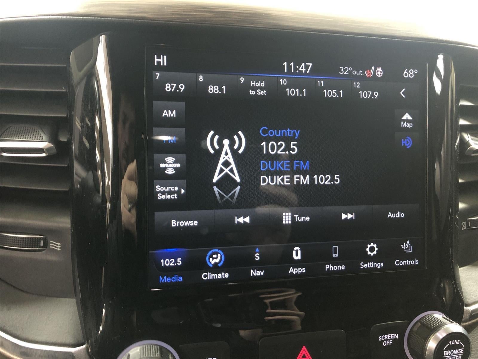 2020 RAM 1500 Laramie Crew Cab 4x4 5'7" Box