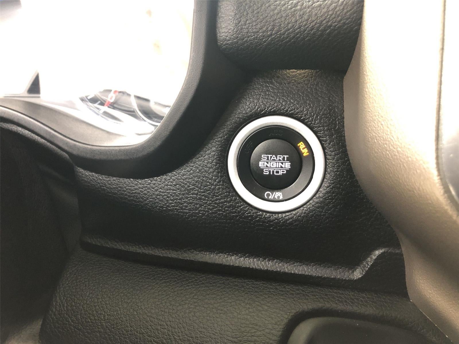 2020 RAM 1500 Laramie Crew Cab 4x4 5'7" Box