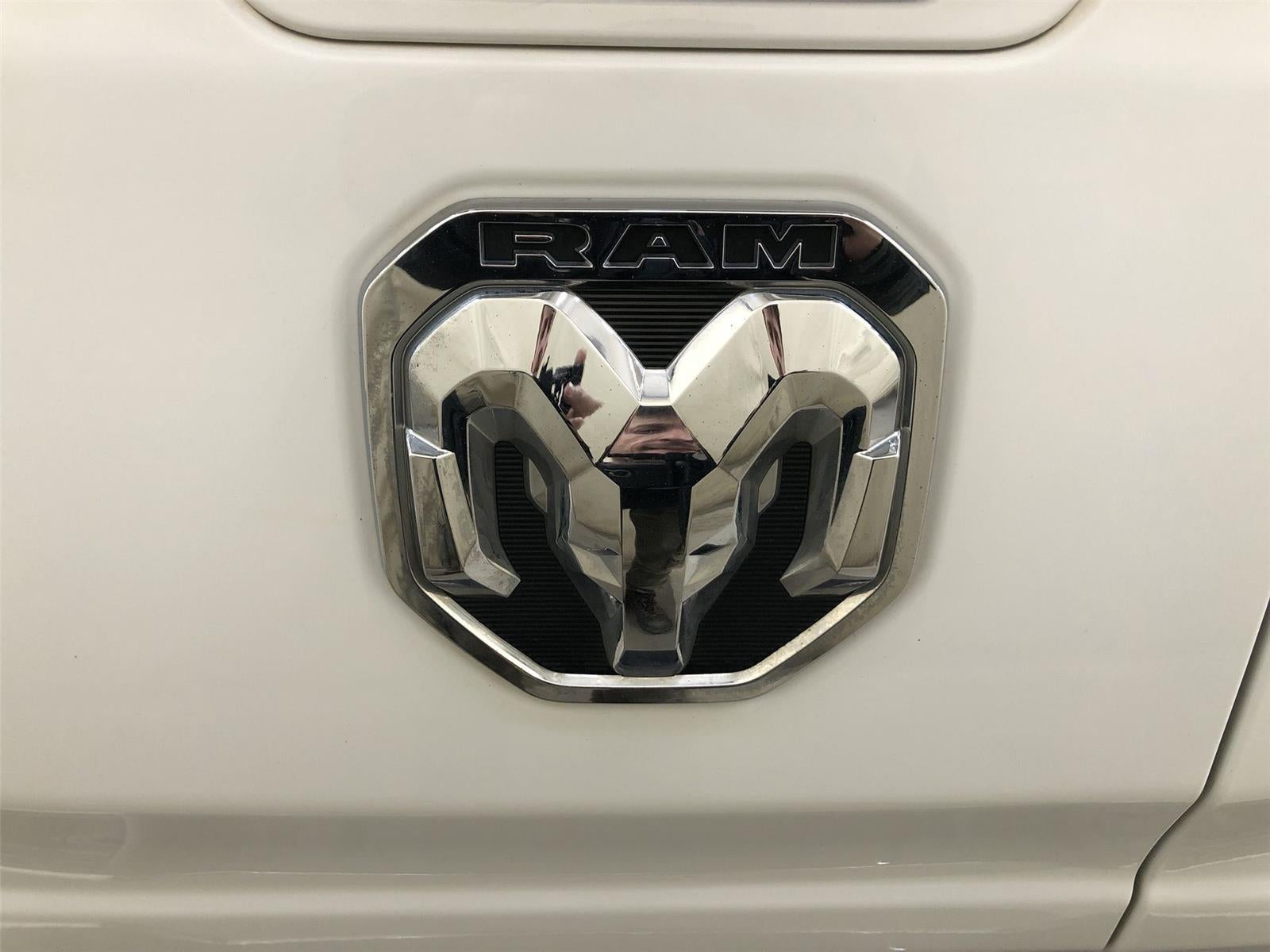 2020 RAM 1500 Laramie Crew Cab 4x4 5'7" Box