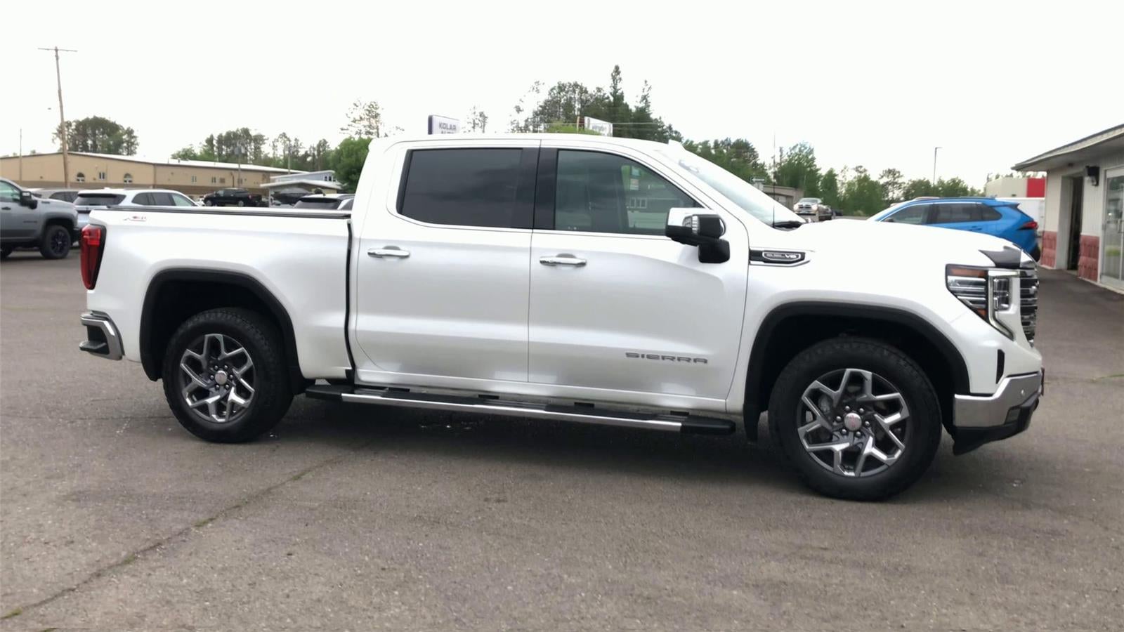 2024 GMC Sierra 1500 SLT