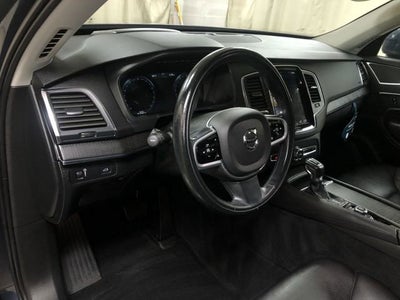 2020 Volvo XC90 Momentum