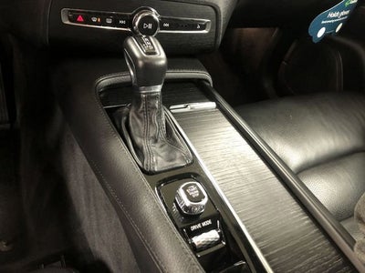 2020 Volvo XC90 Momentum