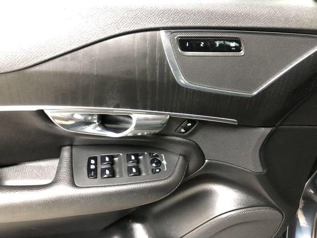 2020 Volvo XC90 Momentum