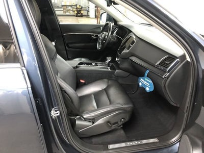 2020 Volvo XC90 Momentum